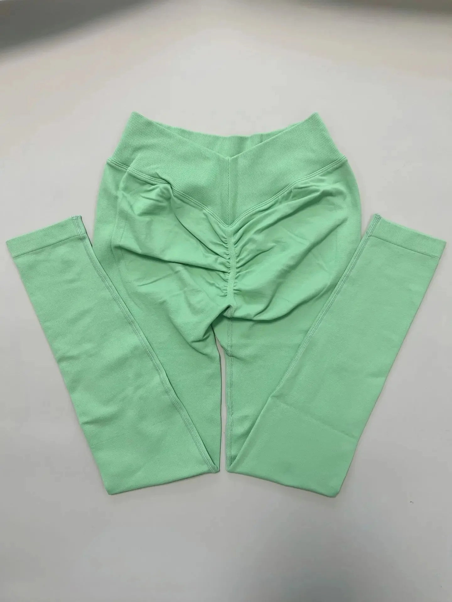 New Seamless Fitness Yoga Pants No Awkward Lines Peach Butt V Back Tight Sports Long Trousers for Women Comfortable Breathable